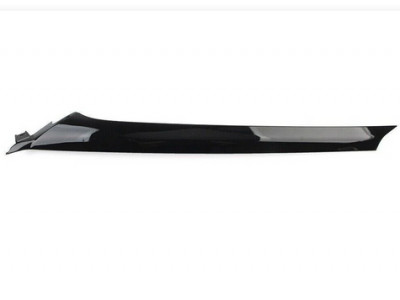 BAGUETTE DE COTE DE PARE BRISE GAUCHE