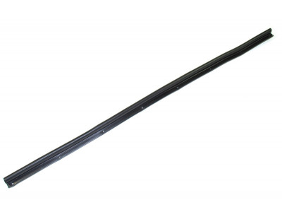 Seal lower door defender to 1994