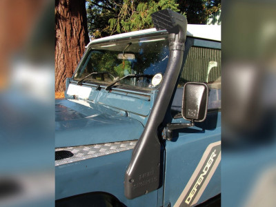 Snorkel along the left wing of defender 200 tdi 1990 to 1994