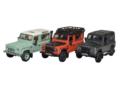 Die-cast 1:76 defender heritage set